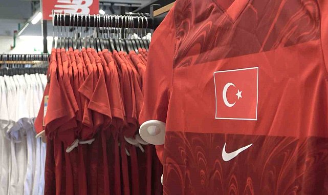 Ay yıldızlı formalar Bursastore'da satışa çıktı