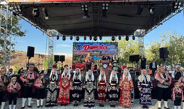 Ayaş Domates Festivali, renkli görüntülerle başladı