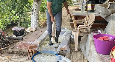 Aydın'da üzümler pekmeze dönüştürülmeye başlandı