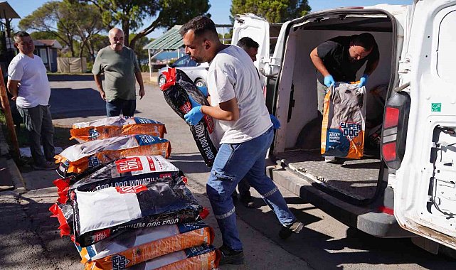 Ayvalık'ta can dostlar için yaklaşık 1 ton mama toplandı
