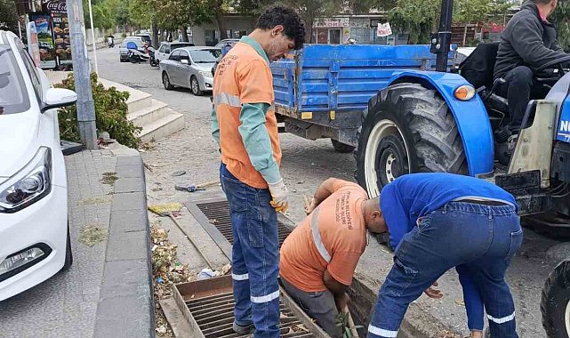 Ayvalık'ta mazgal ve yağmur suyu kanallarında büyük temizlik