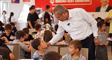 Ayvalık'ta öğrenci sofrası; 3 çeşit yemek ve meyve 50 TL