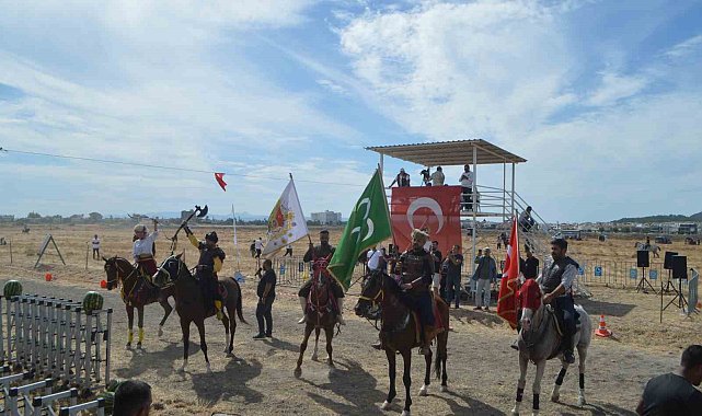 Ayvalık'ta rahvan at yarışlarında 100 at piste çıktı