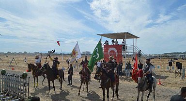 Ayvalık'ta rahvan at yarışlarında 100 at piste çıktı