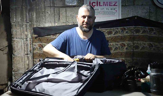 Babasından devraldığı çanta tamirciliğini 30 yıldır sürdürüyor