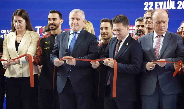 Bakan Bak: "TCF artık kirada değil, kendisine ait bir binada antrenmanları takip edebilecek"