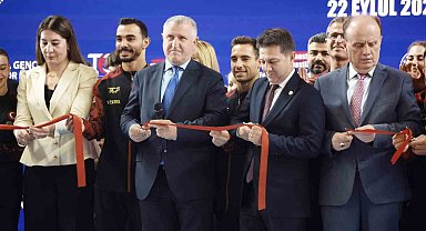 Bakan Bak: "TCF artık kirada değil, kendisine ait bir binada antrenmanları takip edebilecek"