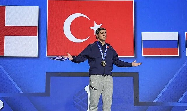 Bakan Bak'tan milli boksörlere tebrik mesajı