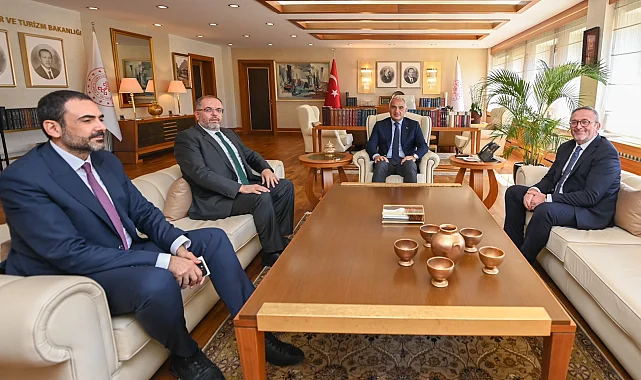 Bakan Ersoy ile Prof. Dr. Erhan Afyoncu'dan tarih ve kültür buluşması