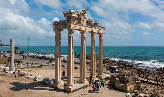 Bakan Ersoy: Turizmi 4 mevsime yaymak için çalışıyoruz