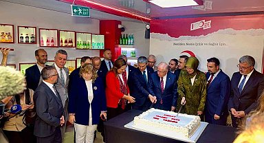 Bakan Güler Kızılay Maden Suyu'nun 100. yıl pastasını kesti