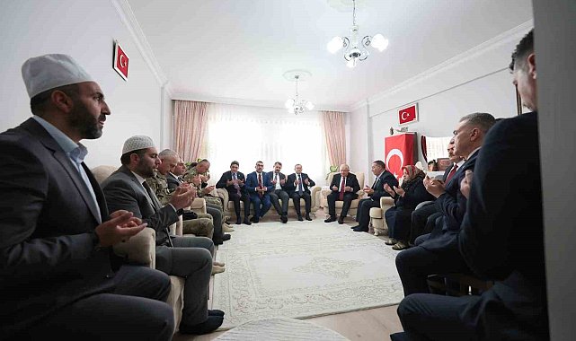 Bakan Güler, şehit Jandarma Er Emin Polat'ın baba ocağını ziyaret etti