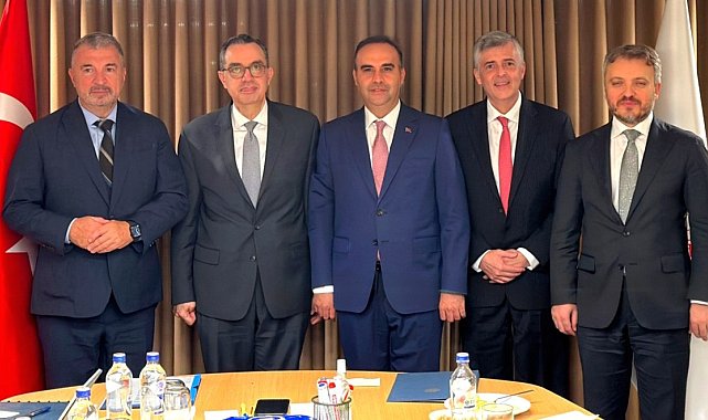Bakan Kacır, IFC heyeti ile bir araya geldi