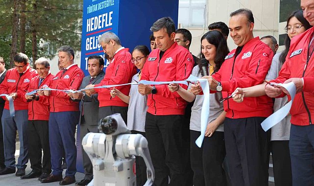 Bakan Kacır ve Bayraktar, Milli Teknoloji Atölyesi açılışına katıldı