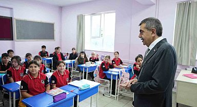 Bakan Tekin'den Yalova'da okul ziyareti