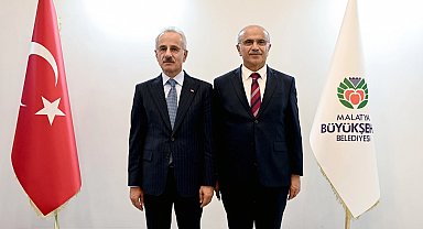 Bakan Uraloğlu'ndan Malatya'da Şehir Kütüphanesi'ne ziyaret