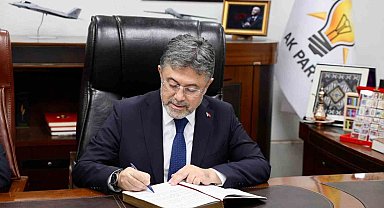 Bakan Yumaklı, AK Parti Erzincan İl Başkanlığında teşkilatla buluştu