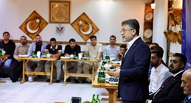 Bakan Yumaklı, Erzincan'da gençlerle buluştu