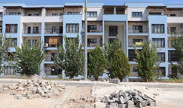 Bakanlığın yaptığı toplu konutlar belediyeden yol bekliyor