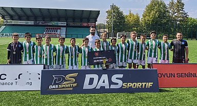 Balıkesir Büyükşehir Belediyespor U-11 Takımı Bursa'da şampiyon oldu