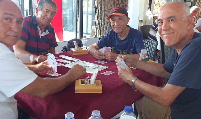 Balıkesir'de briçte Zafer Kupası düzenlendi