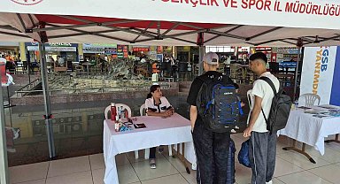 Balıkesir'de üniversite öğrencileri terminalde karşılandı