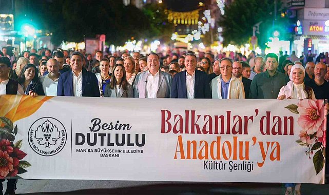 Balkanlardan Anadolu'ya Kültür Şenliği'nde Candan Erçetin coşkusu
