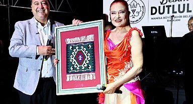 Balkanlardan Anadolu'ya Kültür Şenliği'nde Candan Erçetin coşkusu