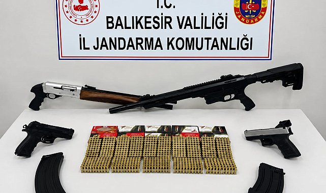 Bandırma ve Ayvalık'ta silah ticareti operasyonu: 10 şüpheli yakalandı