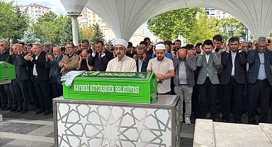 Başına kaya parçası düşmesi sonucu hayatını kaybeden bebek toprağa verildi