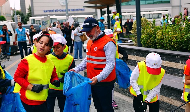 Başkan Çolakbayrakdar: "Daha güzel bir gelecek için durmadan çalışıyoruz"
