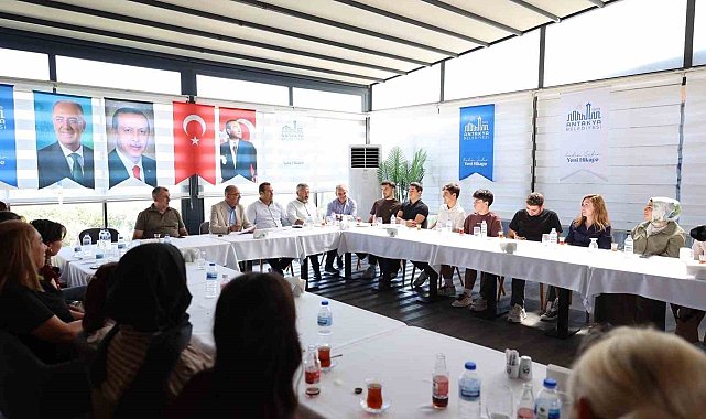 Başkan İbrahim Naci Yapar, YKS'de dereceye giren öğrencilerle bir araya geldi