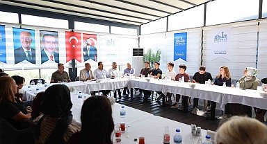 Başkan İbrahim Naci Yapar, YKS'de dereceye giren öğrencilerle bir araya geldi