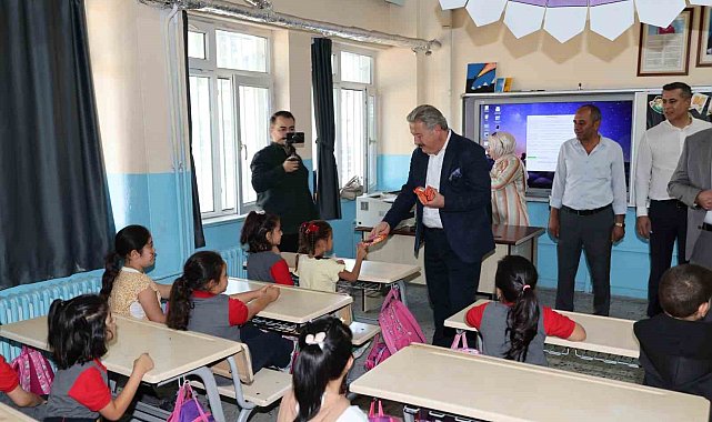 Başkan Palancıoğlu, öğrencilerin okul heyecanını paylaştı