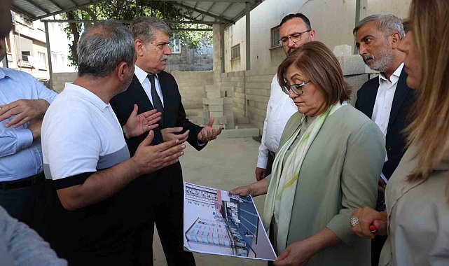 Başkan Şahin, Karşıyaka Emekliler Lokali proje alanını inceledi