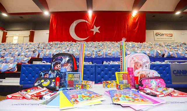Başkan Sandıkçı: "Birinci sınıfa başlayan tüm öğrencilere çanta ve kırtasiye seti belediyemizden hediye"