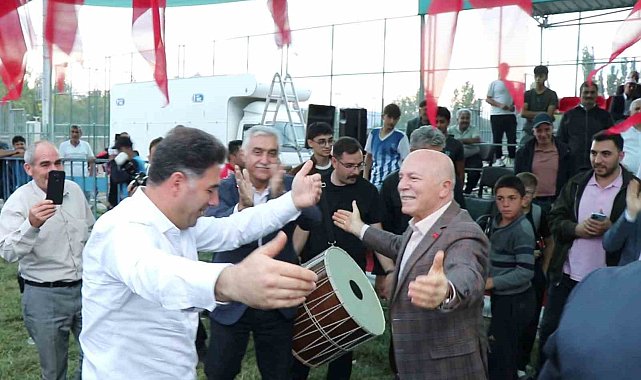 Başkan Sekmen davul-zurnanın sesi gelince dayanamadı