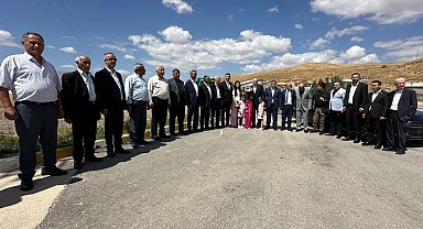 Başkan Şemsi Bayraktar Yüksekova'da çiftçilerle buluştu