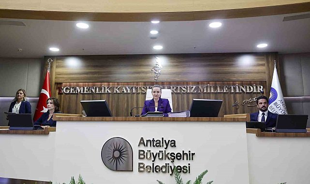 Başkan Vekili Özdemir: "Antalya'ya milyar milyar liralık yatırımlar yapıyoruz"