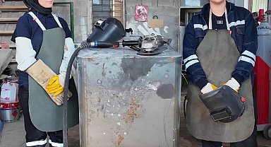 Başkanın 'kaynak yapabilir misiniz' sorusuyla başlayan süreçle birlikte 2 genç kadın belediyede kaynakçı oldu