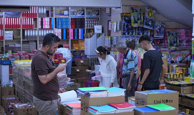Başkentte okul alışverişi hareketliliği başladı