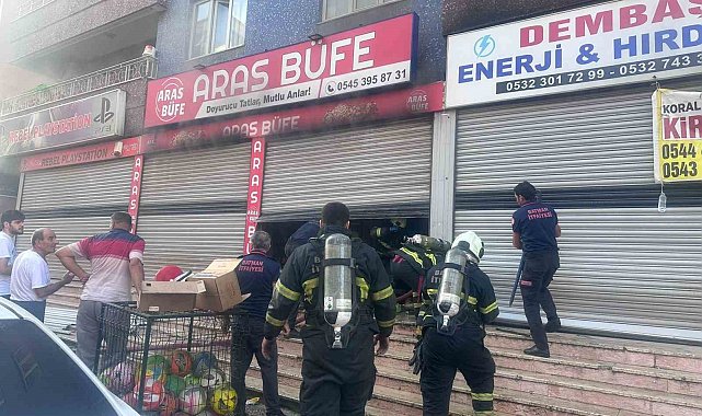 Batman'da büfe alevlere teslim oldu