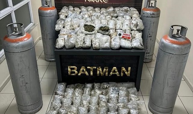 Batman'da sanayi tüplerine zulalanmış 87,5 kilo skunk ele geçirildi