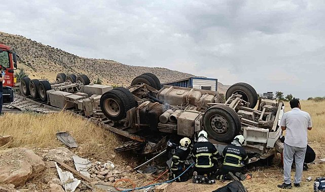 Batman'da tır devrildi, sürücü hayatını kaybetti