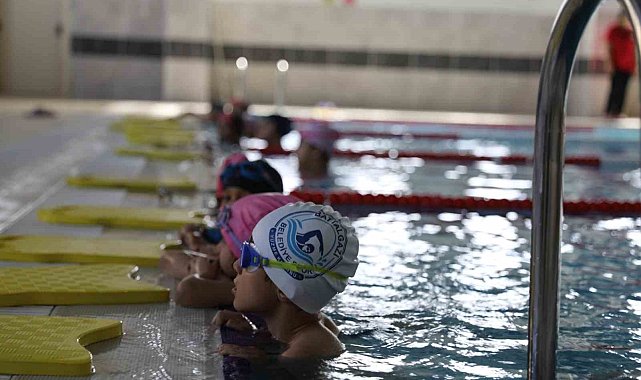 Battalgazi'de 3 ayda yaklaşık 5 bin kişiye yüzme eğitimi