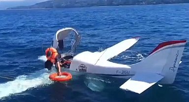 Batum'dan havalanan uçak Rize'de denize acil iniş yaptı! 2 kişi kurtarıldı