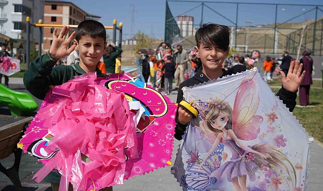 Bayburt'ta uçurtmalar Filistinli çocuklar için gökyüzüne bırakıldı