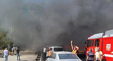 Bayraklı Tünelleri'ndeki tır yangını kısa sürede söndürüldü