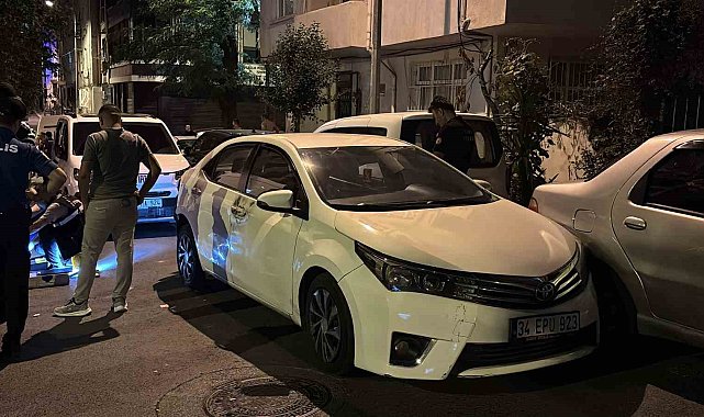 Bayrampaşa'da polisin 'dur' ihtarına uymayan otomobil sürücüsü park halindeki araçlara çarptı: 1 gözaltı
