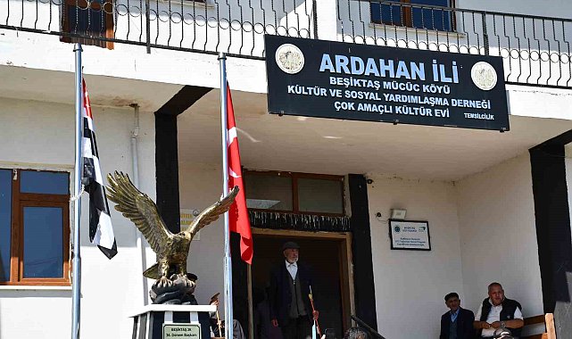 Beşiktaş Köyü'nde yapılan kartal heykeli, Serdal Adalı'nın katıldığı törenle açıldı